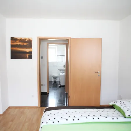 White House Ehrenfeld Apartament *