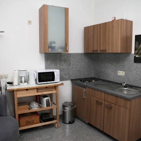 White House Ehrenfeld Apartament *