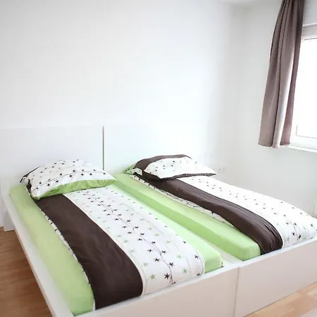 White House Ehrenfeld Apartament *