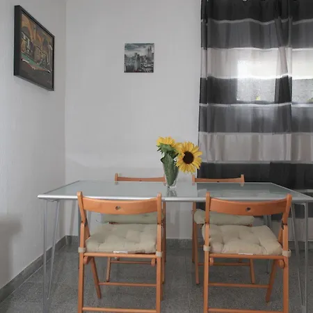 White House Ehrenfeld Apartment